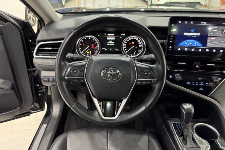 Used Toyota Camry 2023 2.0G Luxury Edition
