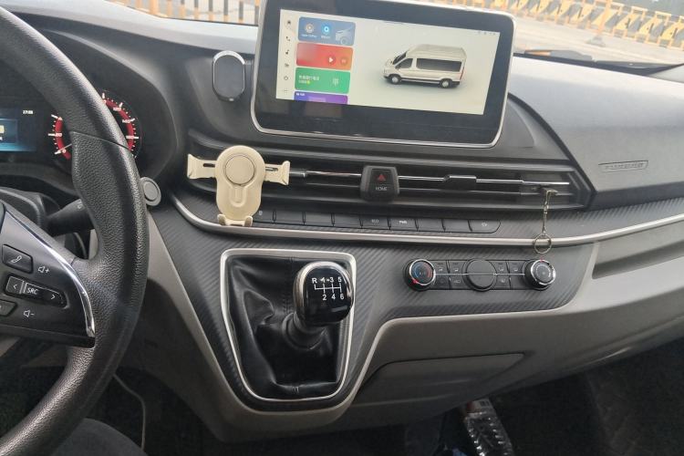 Used SAIC MAXUS Xintu V90 2020 2.0T Manual Yunjie Version Front-Wheel Drive with Single Rear Tire Short Wheelbase Mid-Height Design 6-Seater Audio And AC Panel