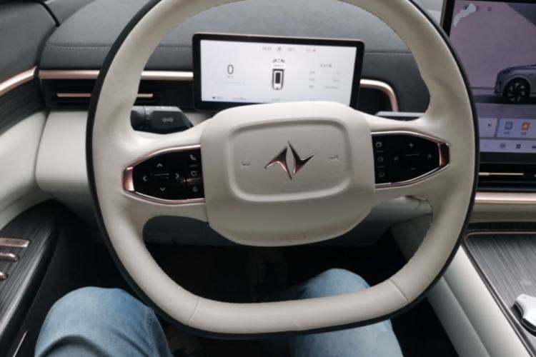 Used Dongfeng eπ eπ008 2024 636Max All-Electric Version 6 Seats Steering Wheel