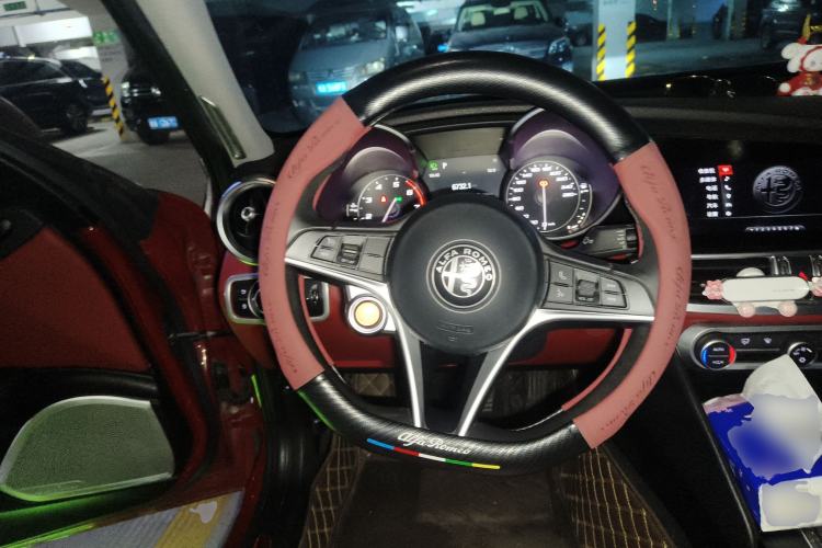 Used Alfa Romeo Giulia 2017 2.0T 200HP Luxury Edition
