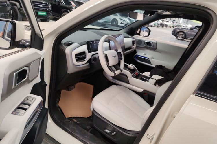 Used Formula Leopard Titanium 3 2025 501 km Range Rear-Wheel Drive Intelligent Driving Max Edition