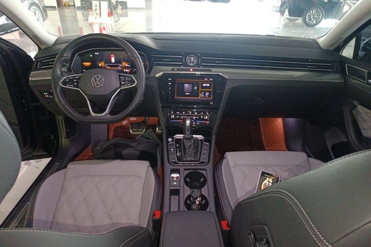 Used Volkswagen Magotan 2023 2 Million Units Limited Edition 330TSI DSG Leading Version Center Console