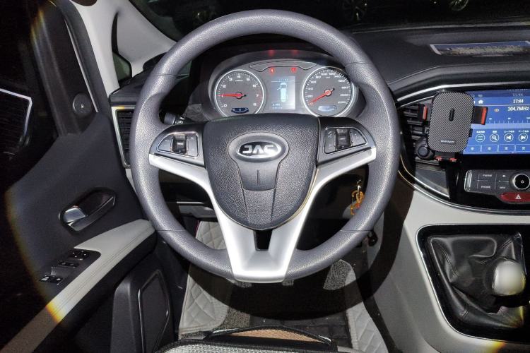 Used JAC Refine M4 2016 2.0L Manual Luxury Smart Version
