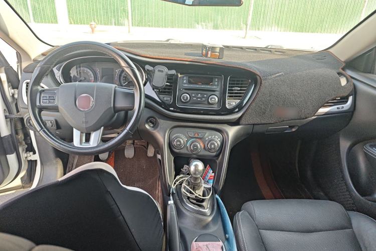 Used Fiat Viaggio 2014 1.4T Manual Jingxiang Edition Center Console