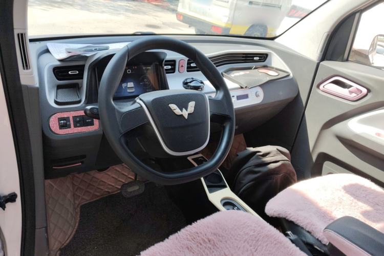 Used Wuling Hongguang MINIEV 2021 Macaron Fashion Model Lithium Iron Phosphate Center Console
