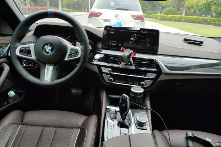 Used BMW 5 Series 2022 Second Facelift 530Li Luxury Version M Sport Package Center Console