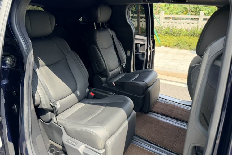 Used Toyota SIENNA 2021 2.5L Hybrid Ultimate Edition Interior 3