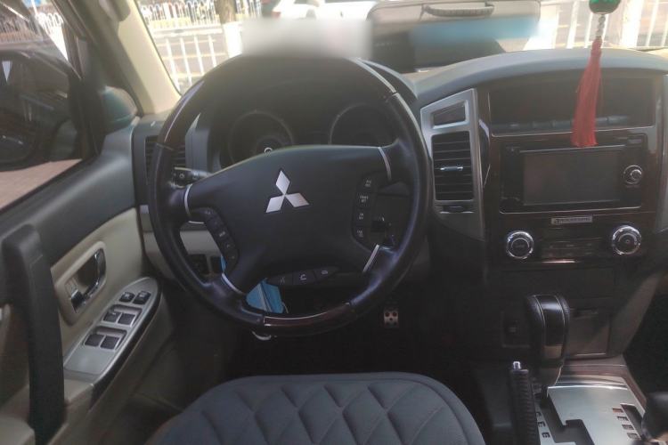 Used Mitsubishi Pajero 