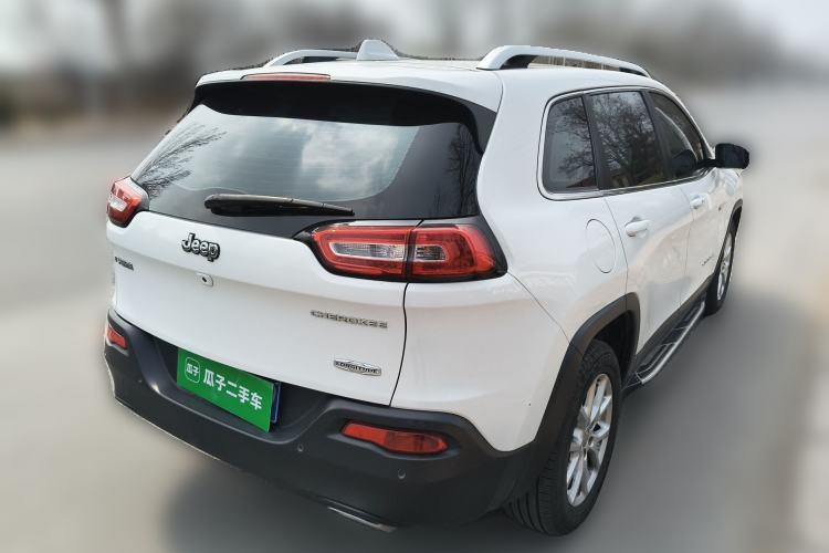 Used Jeep Cherokee 2016 2.4L Leading Smart Version
