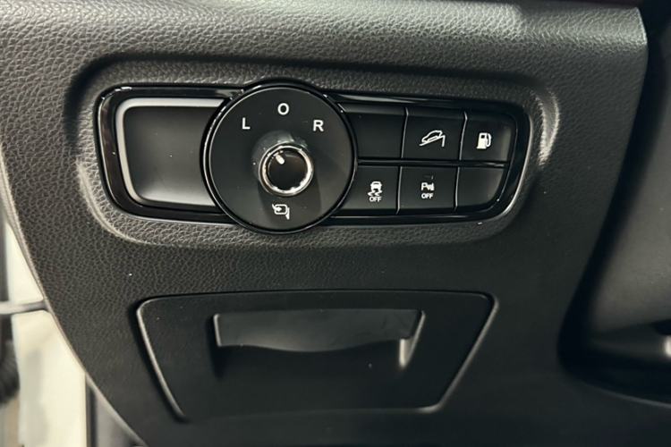 Used GAC Trumpchi GS8 2017 320T Two-Wheel Drive Luxury Smart Connectivity Version (7 Seats)