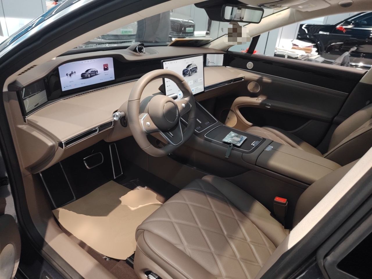 المقاعد الأمامية داخل السيارة