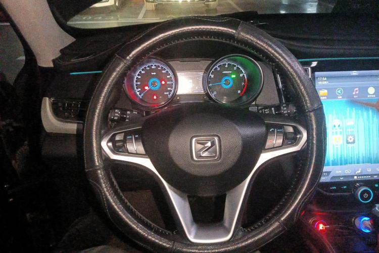 Used Zotye SR7 2016 1.5T CVT Cube Heart Edition China IV Standard Steering Wheel