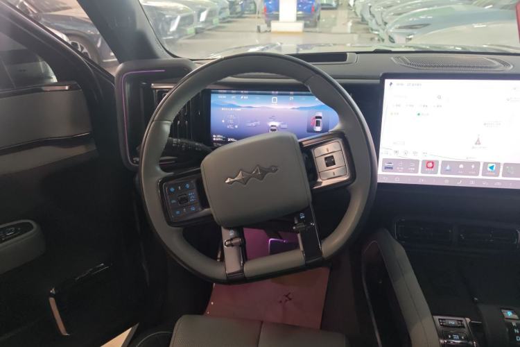 Used Formula Leopard Leopard 5 2023 Navigator Edition
