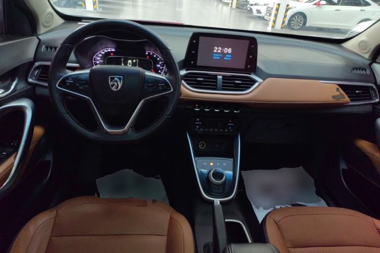 Used Baojun 510 2017 1.5L Automatic Luxury Model Center Console