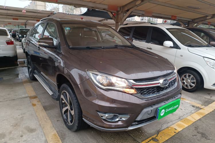 Used BYD S7 2017 2.0T Automatic Luxury Model Front Right 45 Deg