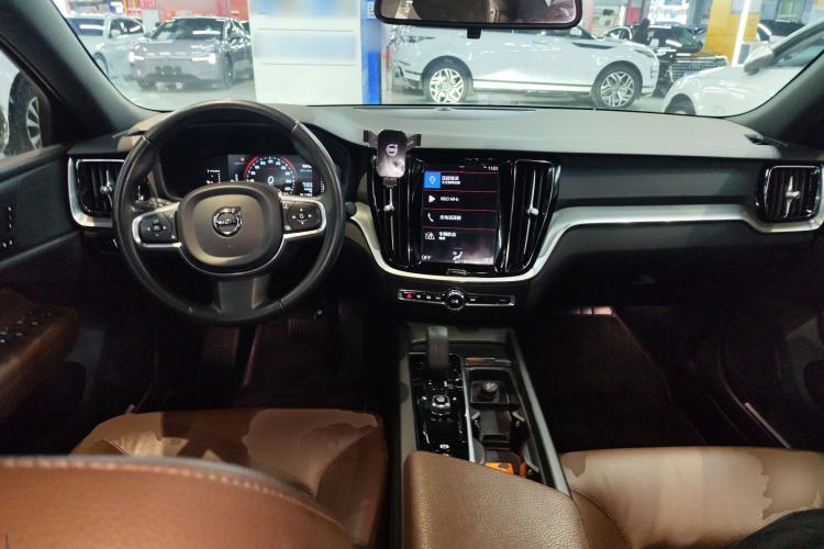 Used Volvo S60 2022 B4 Zhiyi Luxury Edition
