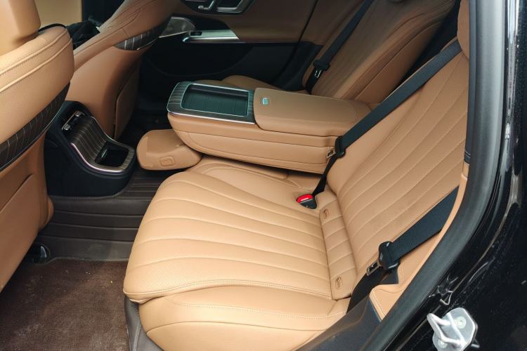 Used Mercedes-Benz E-Class 2024 E 300 L Luxury Model Left Rear Seat