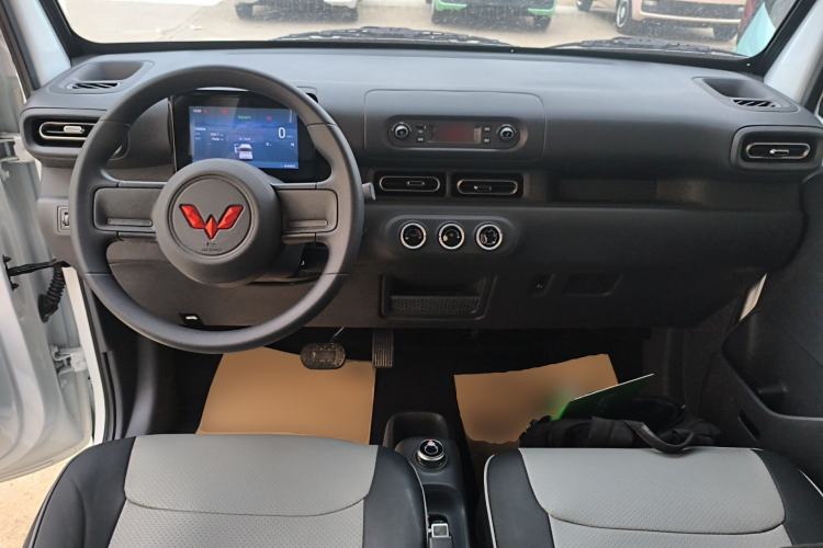 Used Wuling Zhiguang New Energy 2025 Model 305km Ambitious Edition Center Console