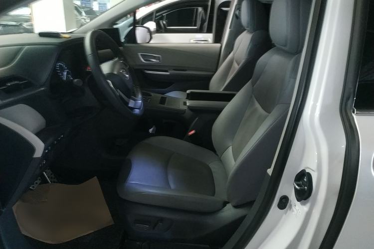 Used Toyota Granvia 2023 2.5L Hybrid Prestige PLUS Edition
