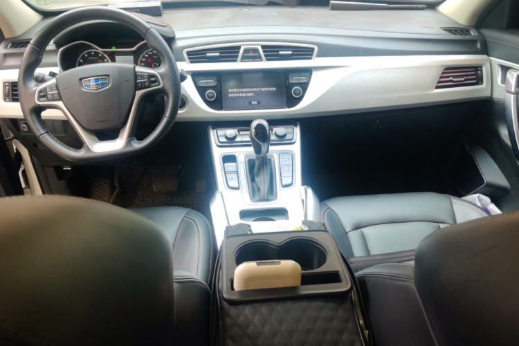 Used Geely Auto Emgrand X7 Sport 2018 1.8TD Automatic Two-Wheel Drive Zhiya Model Center Console
