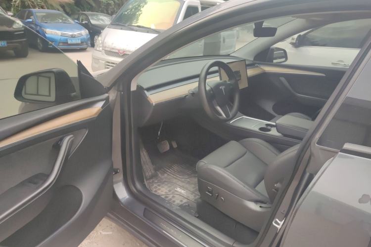 Used Tesla Model Y 2022 Long-Range All-Wheel-Drive Version Driver Seat