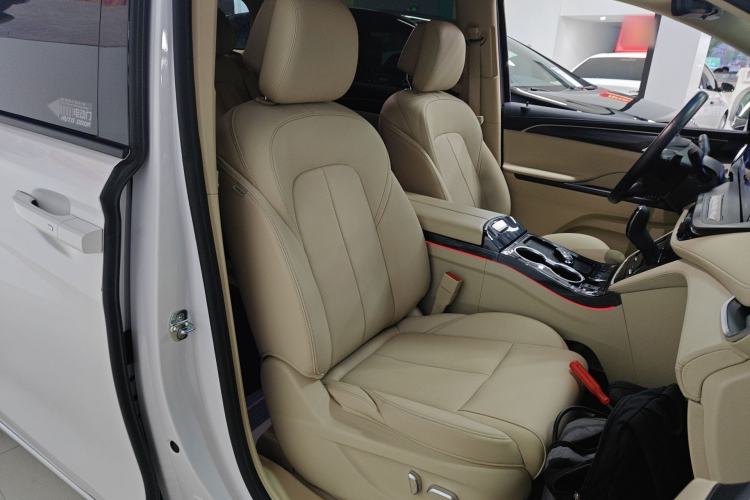 Used Buick GL8 2023 ES Lu Zun Deluxe and Yue Edition Right Front Seat