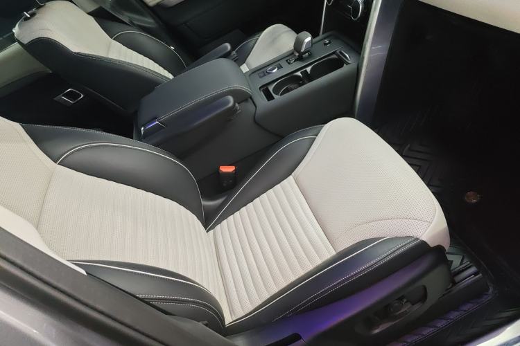 Used Land Rover Discovery 2021 360 PS R-Dynamic HSE Right Front Seat