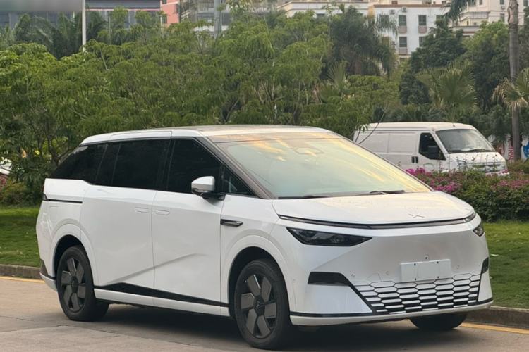 Used XPeng X9 2024 610 Long-Range Pro Exterior 2