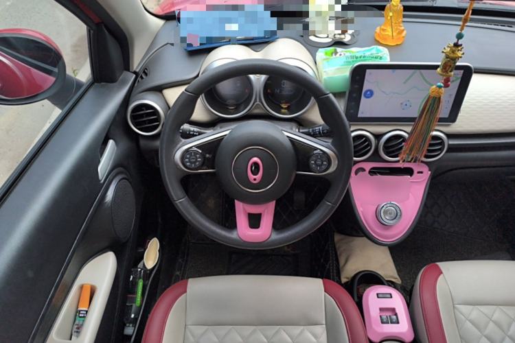 Used ORA Black Cat 2021 351 km Luxury Version Steering Wheel