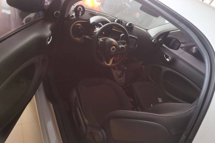 Used smart fortwo 2017 1.0L 52kW New Sound Special Edition China V Emission Standard
