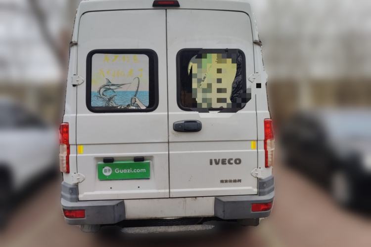 Used Iveco Daily 2017 2.5T A35 Passenger Van 5-7 Seats Model 47Z5
