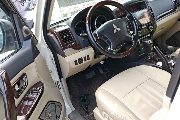 Used Mitsubishi Pajero 2018 V97 3.8L 5-Door GLS Sunroof – Middle East
