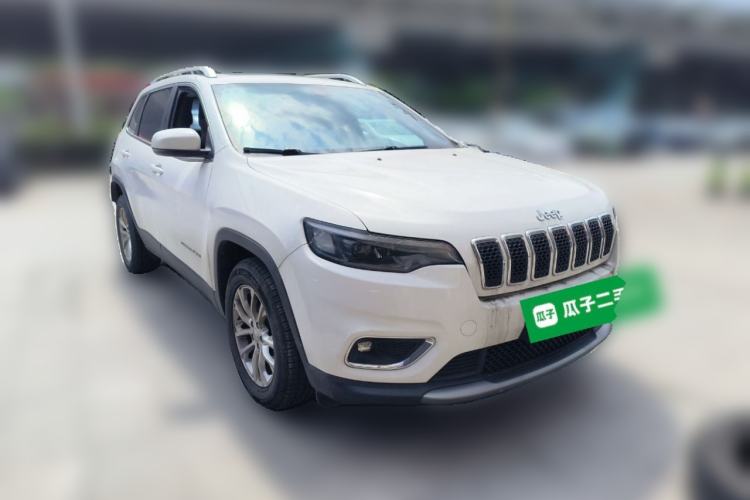 Used Jeep Cherokee 2019 2.0T Two-Wheel Drive Smart Enjoyment Version China VI Front Right 45 Deg