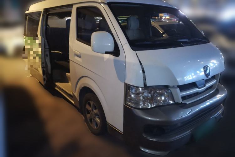 Used Jinbei Hiace 2016 2.0L Luxury Version V19 Front Right 45 Deg