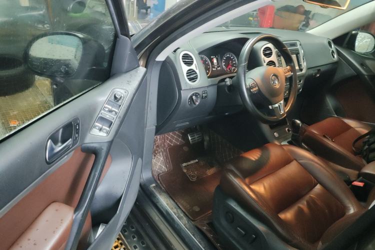 Used Volkswagen Tiguan 2016 300TSI Automatic All-Wheel Drive Luxury Edition Driver Seat