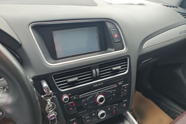 Used Audi Q5 2015 40 TFSI Trendy Edition Audio And AC Panel