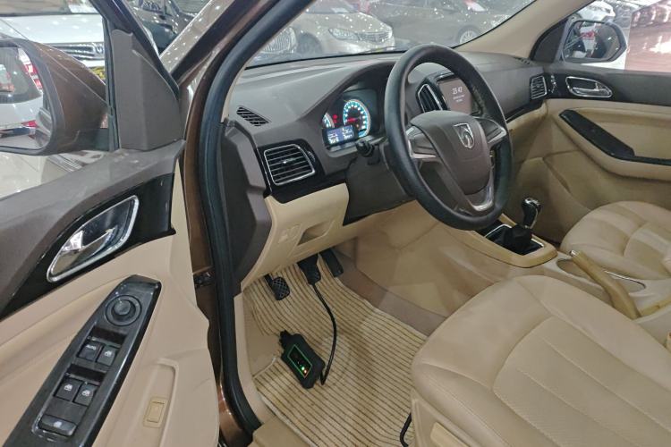 Used Baojun 730 2014 1.5L manual Comfort version 7 seats Driver Seat