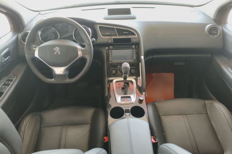 Used Peugeot 3008 2015 2.0L Automatic Trend Edition Center Console