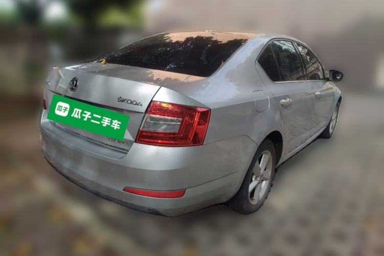 Used Skoda Octavia 2015 1.6L Manual Yijun Edition Rear Right 45 Deg