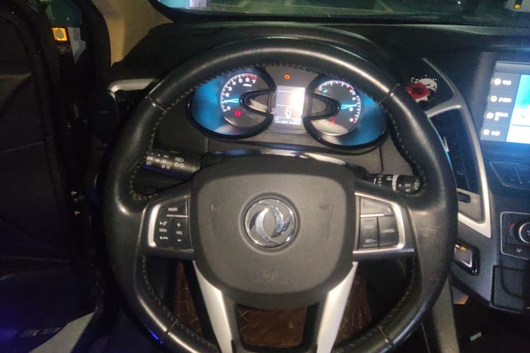 Used Dongfeng Aeolus AX7 2015 2.0L Manual Zhiyi Trim
