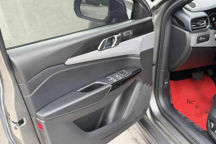 Used Lynk & Co 03 2022 2.0TD DCT JingPro Interior 6