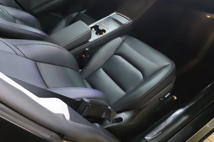 Used Tesla Model Y 2023 Long-Range All-Wheel-Drive Version