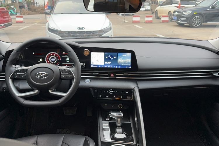 Used Hyundai Elantra 2022 1.5L CVT LUX Prestige Edition
