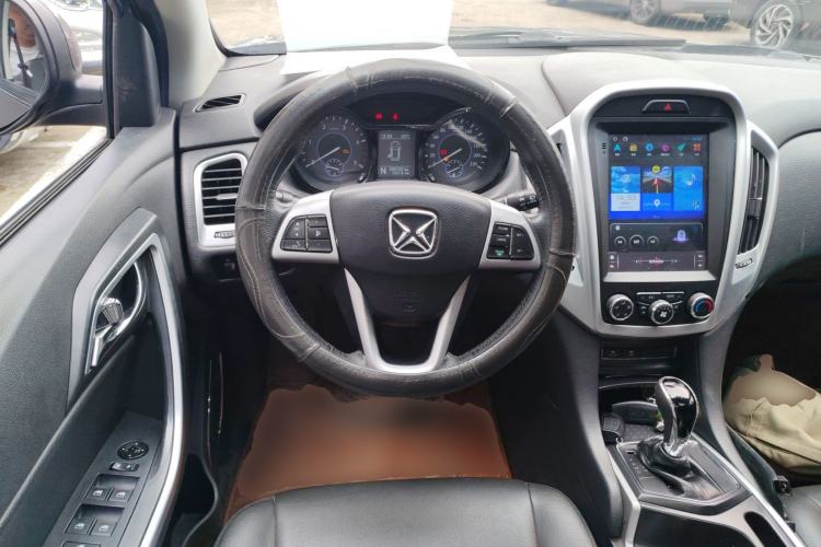 Used JMC Yusheng S350 2013 2.4T Automatic 2WD Diesel Ultra-Luxury 7-Seater Steering Wheel