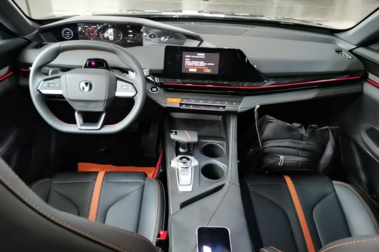 Used CHANGAN UNI-V 2024 1.5T Prestige Edition Center Console