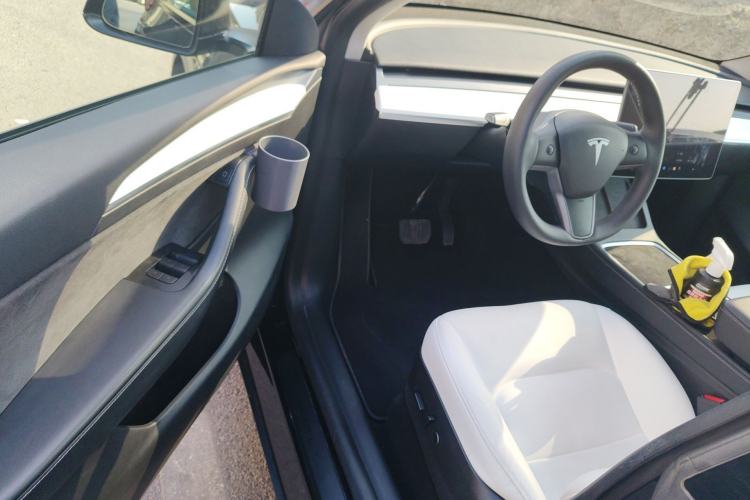 Used Tesla Model Y 2022 Rear-Wheel-Drive Version
