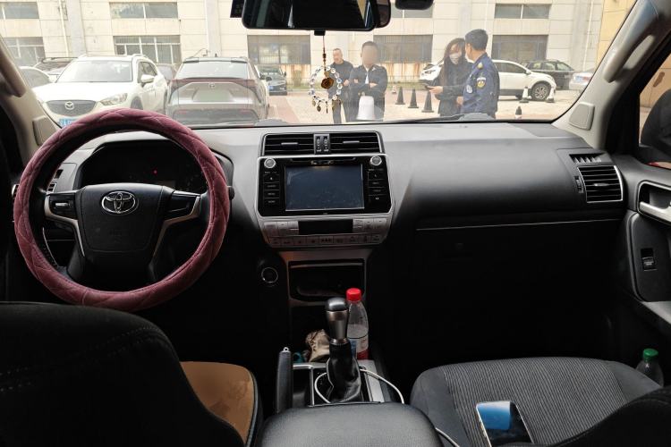 Used Toyota Prado 2018 3.5L Automatic TX Center Console