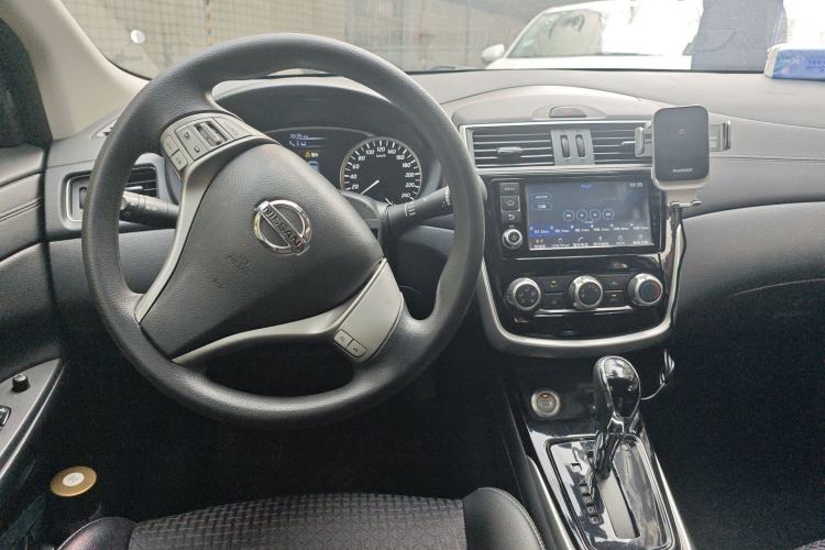 Used Nissan Tiida 2016 1.6L CVT Cool Dynamic Edition