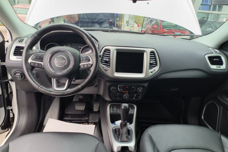 Used Jeep Compass 2017 200T Automatic Family Edition
