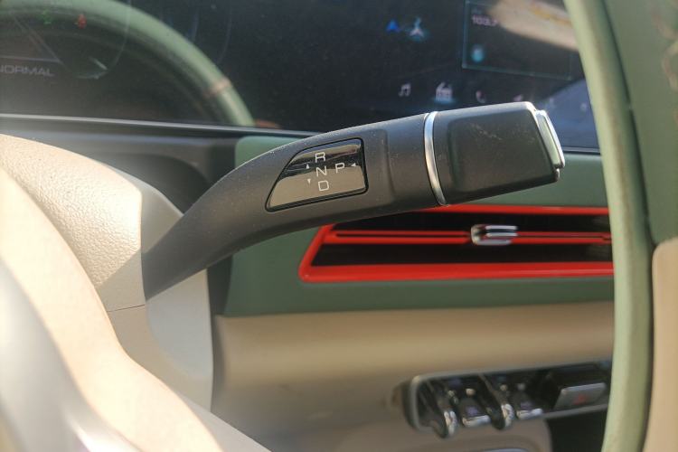 Used ORA Good Cat 2023 401 km Standard Range Luxury Version Lithium Iron Phosphate Gear Lever